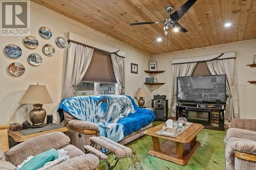 14 West Park Lane, Addington Highlands, ON - Indoor Photo Showing Living Room