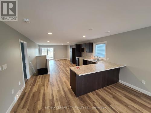 137 Arrowhead Lane S, Chatham-Kent (Chatham), ON - Indoor Photo Showing Kitchen