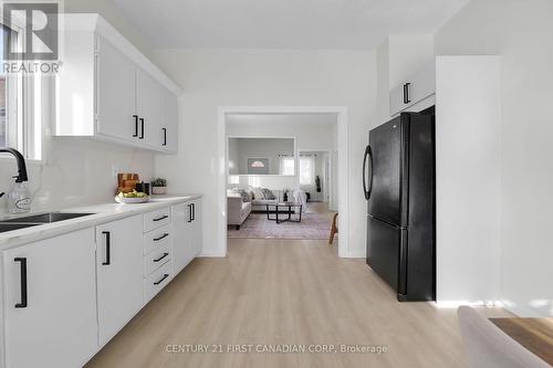 1025 Trafalgar Street, London, ON - Indoor Photo Showing Kitchen