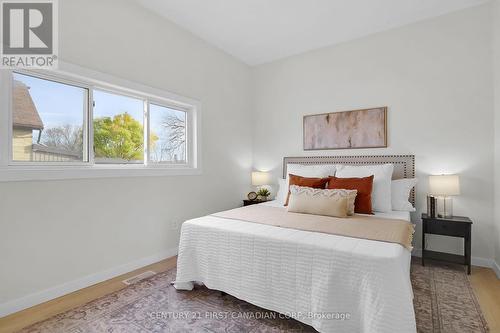 1025 Trafalgar Street, London, ON - Indoor Photo Showing Bedroom