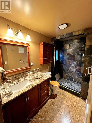 716 Florence Road, Innisfil, ON - Indoor Photo Showing Bathroom