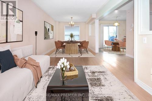 77 Stonebriar Drive, Vaughan, ON - Indoor Photo Showing Living Room