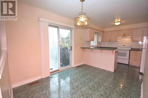 77 Stonebriar Drive, Vaughan, ON - Indoor Photo Showing Kitchen