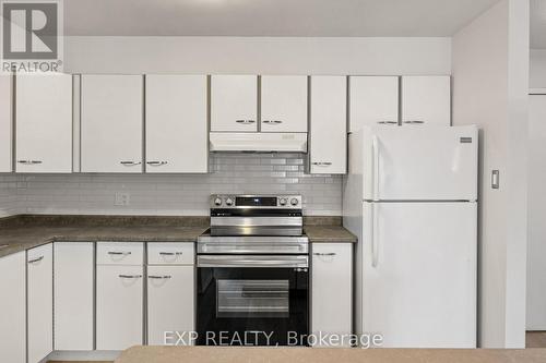 B07 - 120 Bell Farm Road, Barrie, ON - Indoor Photo Showing Kitchen