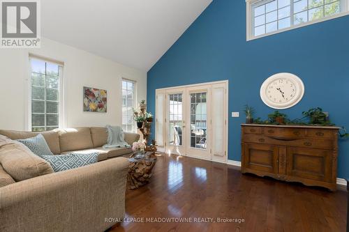 1936 Tiny Beaches Road S, Tiny, ON - Indoor Photo Showing Living Room