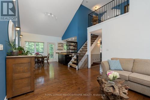 1936 Tiny Beaches Road S, Tiny, ON - Indoor Photo Showing Living Room