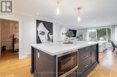 587 Unsworth Avenue, Oakville, ON - Indoor Photo Showing Kitchen