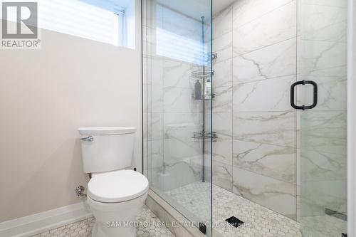 587 Unsworth Avenue, Oakville, ON - Indoor Photo Showing Bathroom