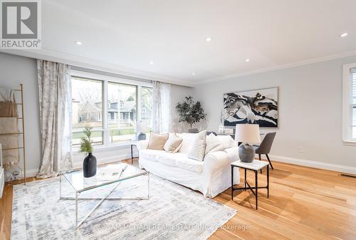 587 Unsworth Avenue, Oakville, ON - Indoor Photo Showing Living Room