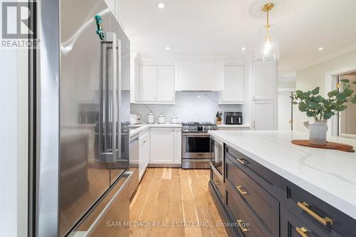 587 Unsworth Avenue, Oakville, ON - Indoor Photo Showing Kitchen With Stainless Steel Kitchen With Upgraded Kitchen