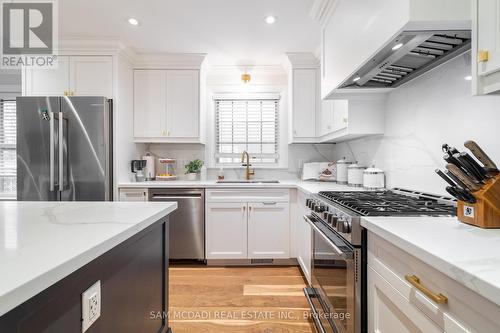 587 Unsworth Avenue, Oakville, ON - Indoor Photo Showing Kitchen With Stainless Steel Kitchen With Upgraded Kitchen