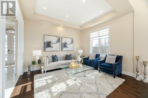 8 Herringbone Crescent, Brampton, ON - Indoor Photo Showing Living Room