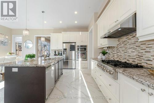 8 Herringbone Crescent, Brampton, ON - Indoor Photo Showing Kitchen With Upgraded Kitchen