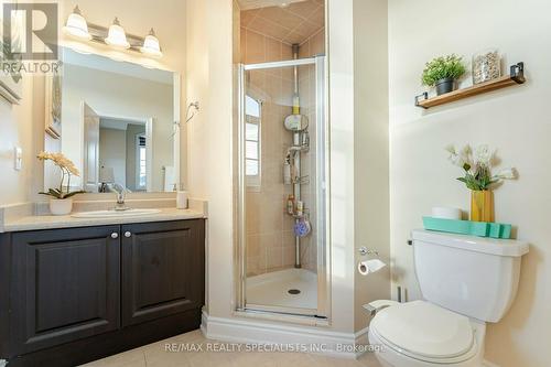 8 Herringbone Crescent, Brampton, ON - Indoor Photo Showing Bathroom