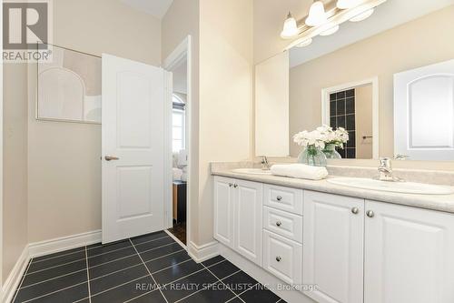 8 Herringbone Crescent, Brampton, ON - Indoor Photo Showing Bathroom