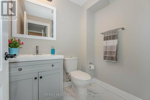 8 Herringbone Crescent, Brampton, ON - Indoor Photo Showing Bathroom