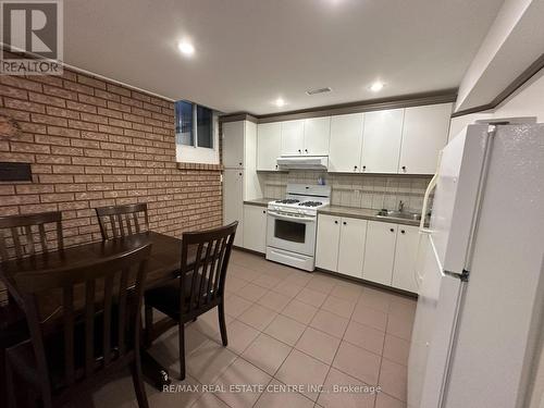 654 Arbor (Basement) Road, Mississauga, ON - Indoor Photo Showing Kitchen