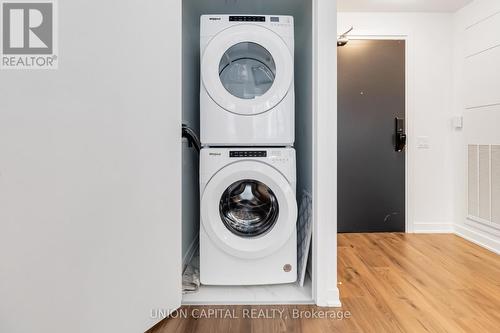 422 - 395 Dundas Street W, Oakville, ON - Indoor Photo Showing Laundry Room