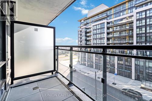 422 - 395 Dundas Street W, Oakville, ON - Outdoor With Balcony