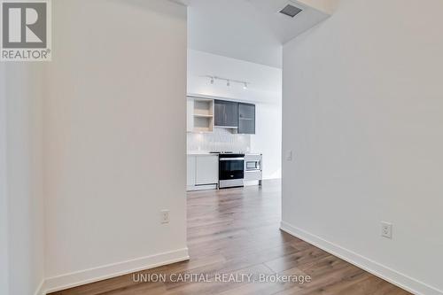 422 - 395 Dundas Street W, Oakville, ON - Indoor