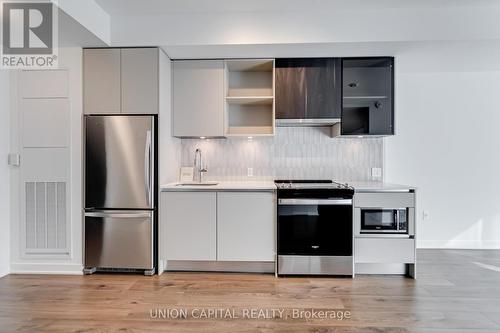 422 - 395 Dundas Street W, Oakville, ON - Indoor Photo Showing Kitchen With Stainless Steel Kitchen