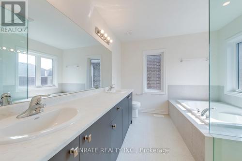 3916 Leonardo Street, Burlington, ON - Indoor Photo Showing Bathroom