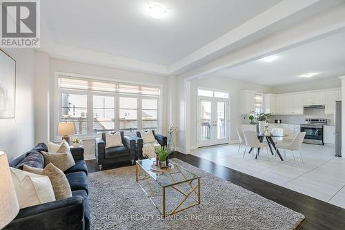 7 Malaspina Close, Brampton, ON - Indoor Photo Showing Living Room