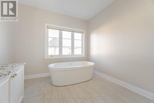 7 Malaspina Close, Brampton, ON - Indoor Photo Showing Bathroom