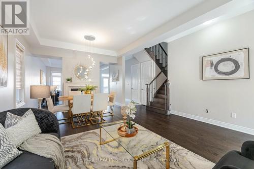 7 Malaspina Close, Brampton, ON - Indoor Photo Showing Living Room