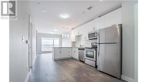 1510 - 1 Victoria Street S, Kitchener, ON - Indoor Photo Showing Kitchen With Stainless Steel Kitchen