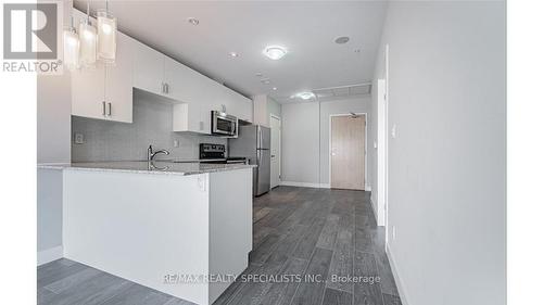 1510 - 1 Victoria Street S, Kitchener, ON - Indoor Photo Showing Kitchen