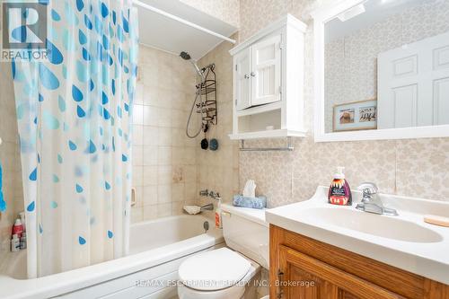 2611 Trinity Church Road, Hamilton, ON - Indoor Photo Showing Bathroom