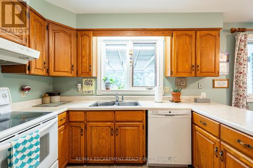 2611 Trinity Church Road, Hamilton, ON - Indoor Photo Showing Kitchen With Double Sink