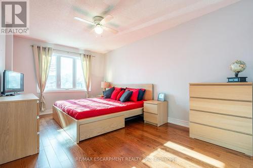 85 Royalvista Drive, Hamilton, ON - Indoor Photo Showing Bedroom