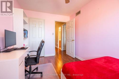 85 Royalvista Drive, Hamilton, ON - Indoor Photo Showing Bedroom