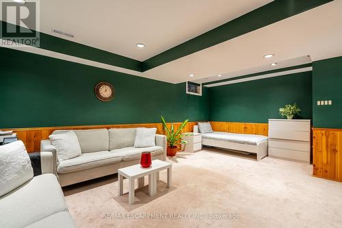 85 Royalvista Drive, Hamilton, ON - Indoor Photo Showing Living Room