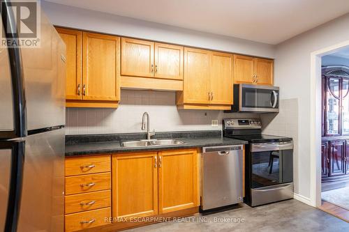 85 Royalvista Drive, Hamilton, ON - Indoor Photo Showing Kitchen With Stainless Steel Kitchen With Double Sink