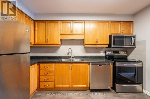 85 Royalvista Drive, Hamilton, ON - Indoor Photo Showing Kitchen With Stainless Steel Kitchen