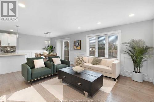 1220 Kamloops, Windsor, ON - Indoor Photo Showing Living Room