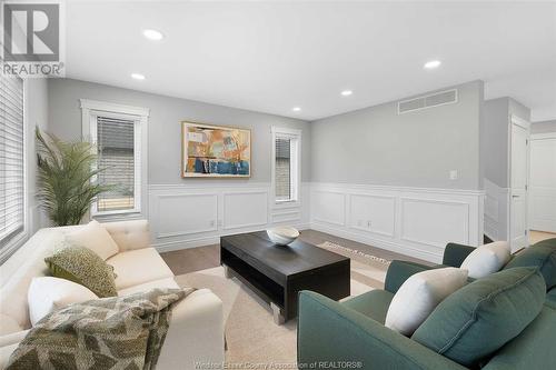 1220 Kamloops, Windsor, ON - Indoor Photo Showing Living Room