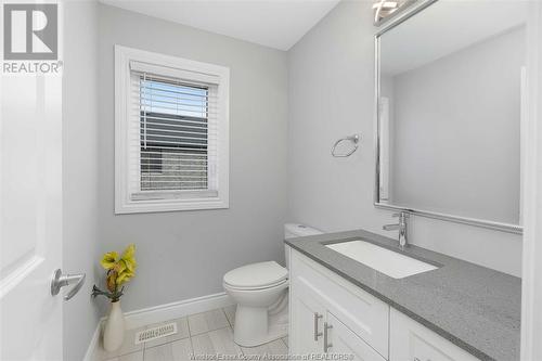 1220 Kamloops, Windsor, ON - Indoor Photo Showing Bathroom