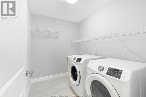 1220 Kamloops, Windsor, ON - Indoor Photo Showing Laundry Room