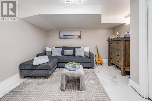 109 Mousseau Crescent, Lakeshore, ON - Indoor Photo Showing Living Room