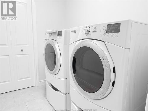 1141 Bridal Falls, Windsor, ON - Indoor Photo Showing Laundry Room