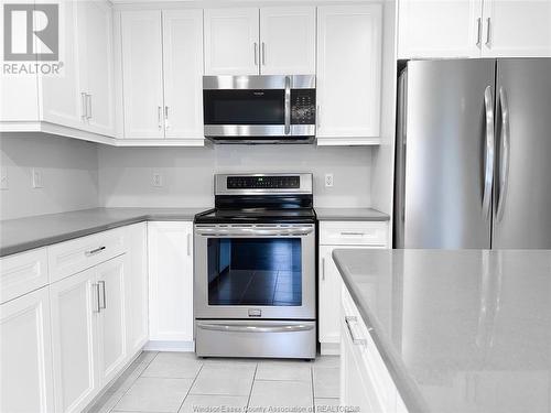 1141 Bridal Falls, Windsor, ON - Indoor Photo Showing Kitchen