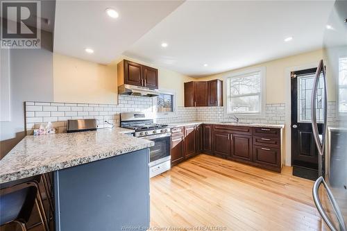 1045 Sycamore Avenue, Kingsville, ON - Indoor Photo Showing Kitchen With Upgraded Kitchen