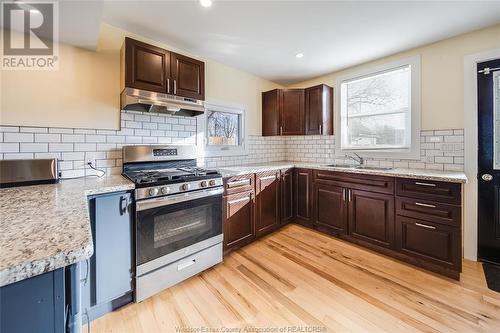 1045 Sycamore Avenue, Kingsville, ON - Indoor Photo Showing Kitchen With Upgraded Kitchen