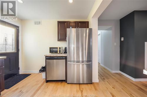 1045 Sycamore Avenue, Kingsville, ON - Indoor Photo Showing Kitchen