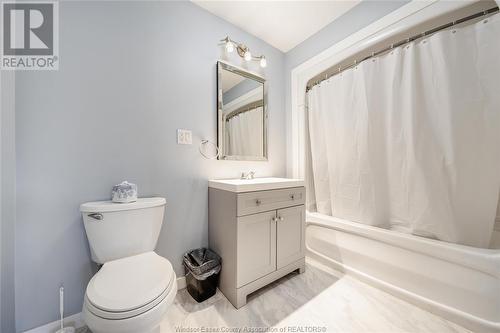 1045 Sycamore Avenue, Kingsville, ON - Indoor Photo Showing Bathroom