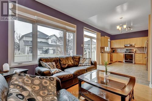 594 Bidwell Street, Ottawa, ON - Indoor Photo Showing Living Room